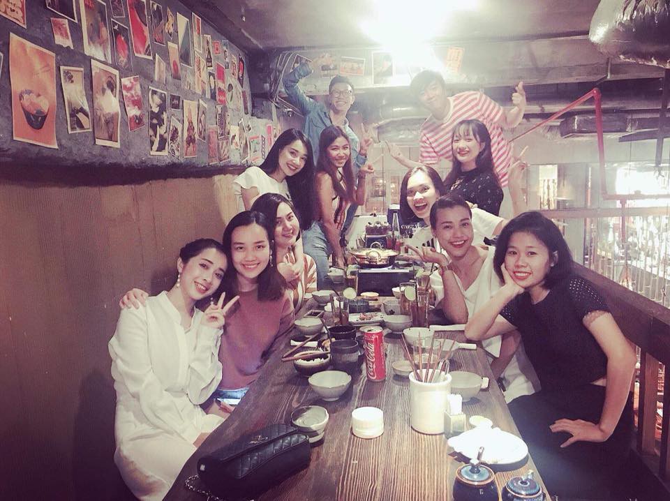 Nhã Phương rạng rỡ đón sinh nhật muộn bên hội bạn thân thắm sang ngay khi trở về từ Cannes